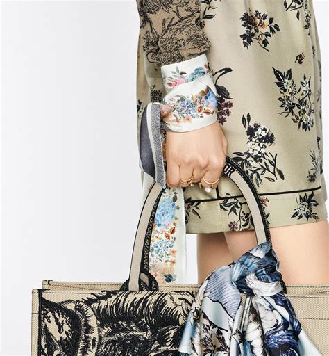 dior mitzah tuch binden